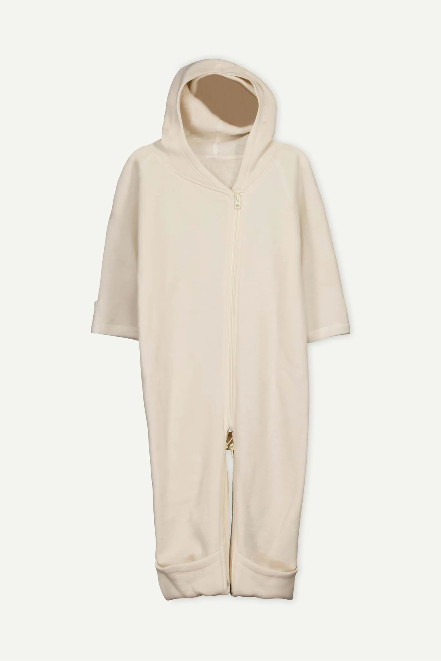 En glad kund provar sin classic för barn och bebis och vill direkt köpa en egen.