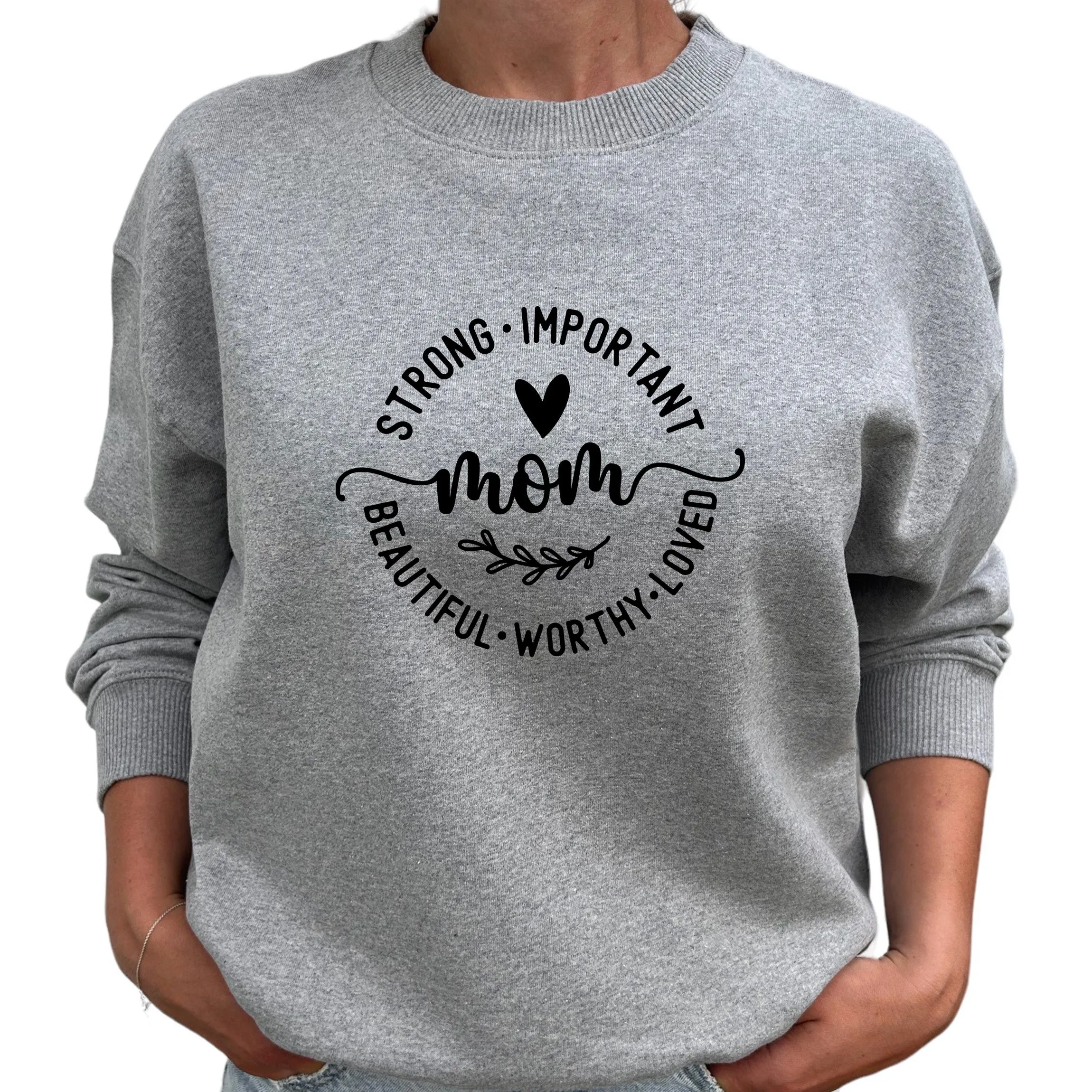 Strong Important Beautiful Worthy Loved MOM - Mamma Tröja - Grå / M